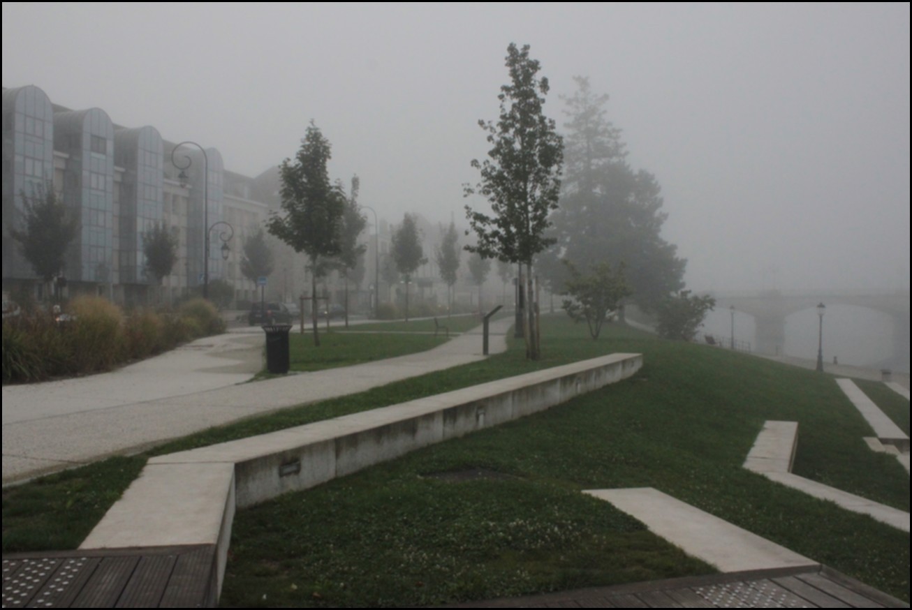 les quais de Sens un matin de brouillard