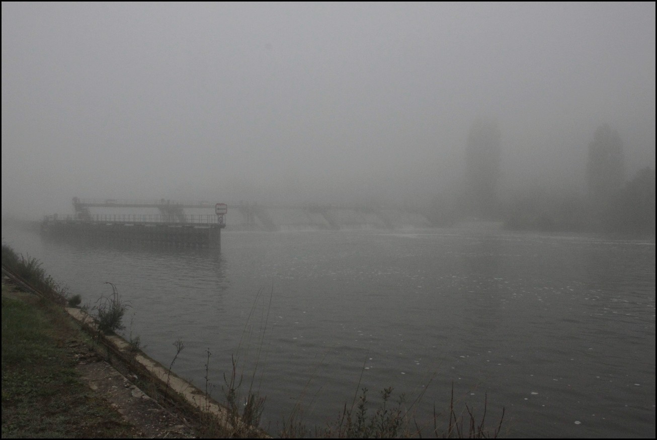 les quais de Sens un matin de brouillard